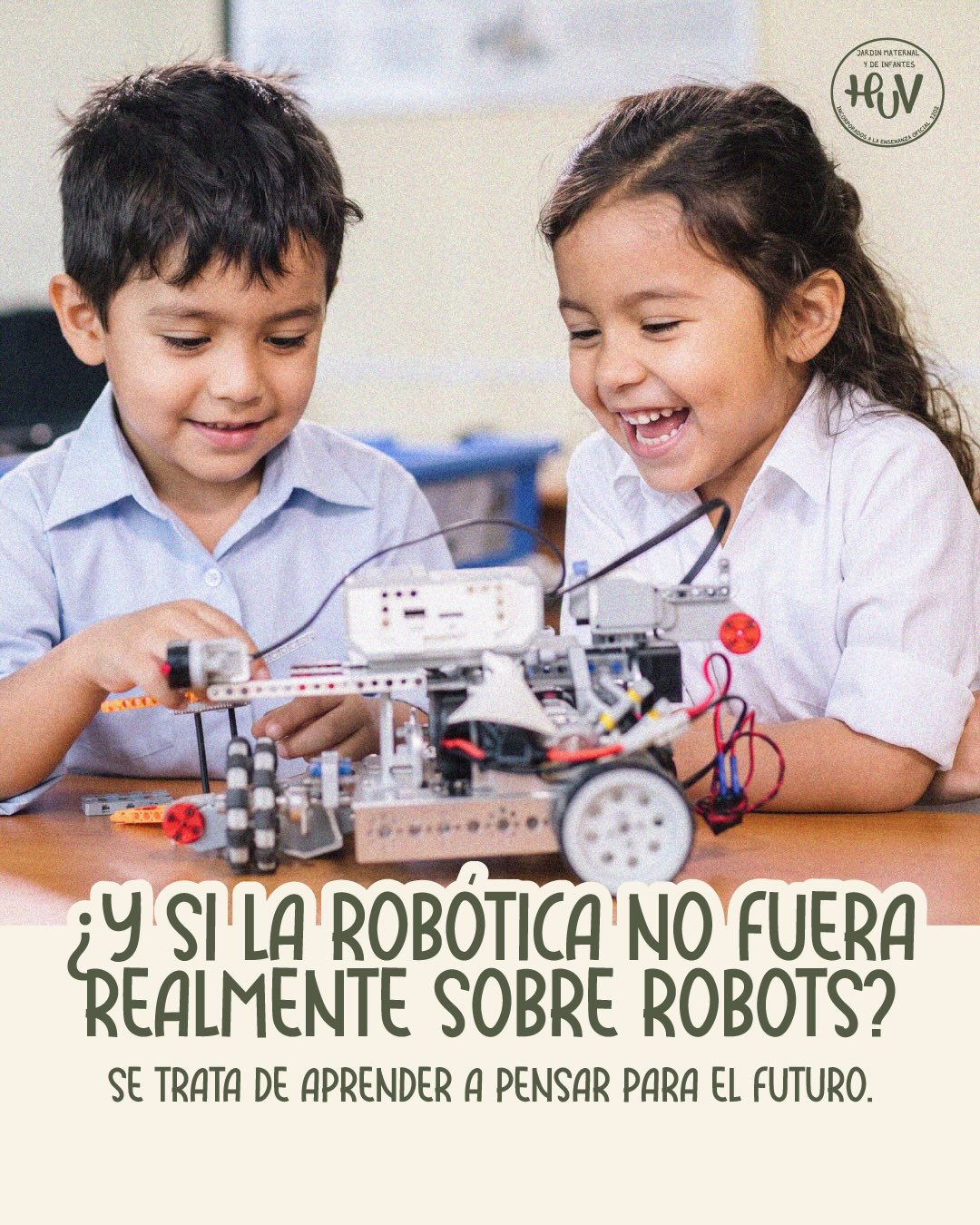Niños participando en una actividad de robótica compartida por el Jardín Había Una Vez